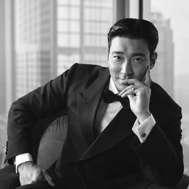 Choi Si-won portrait
