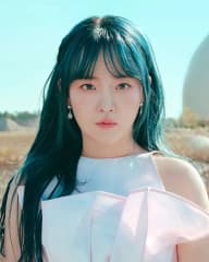 Younha portrait