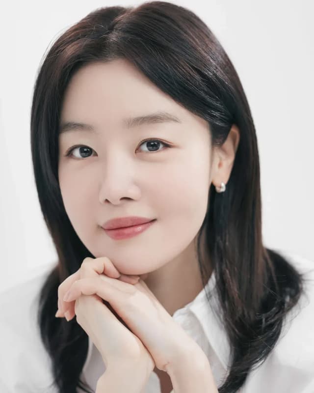 Han Sun-hwa portrait