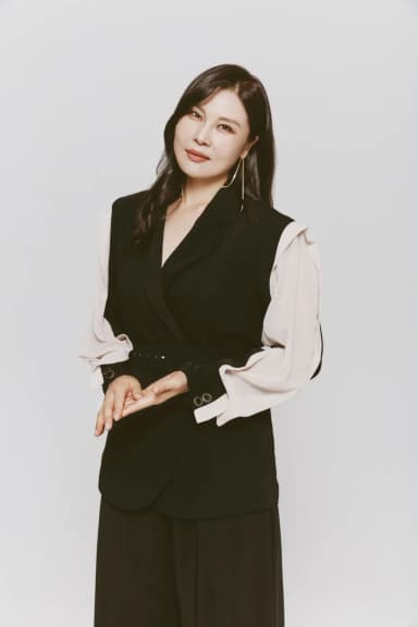 Shin Yeon Ah portrait