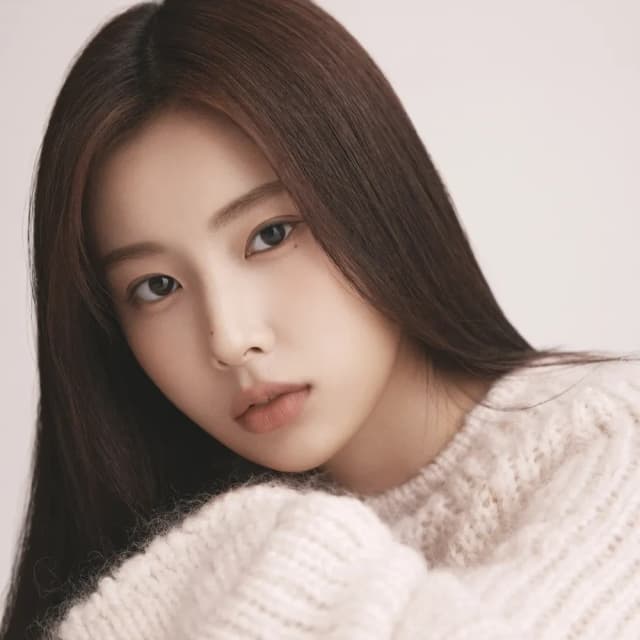 Kang Hyewon portrait