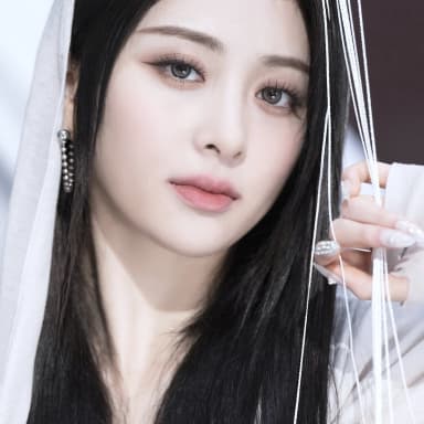 Huh Yunjin portrait