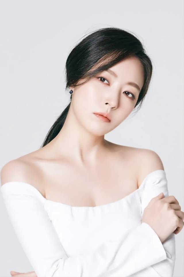 Shim Eun Jin portrait
