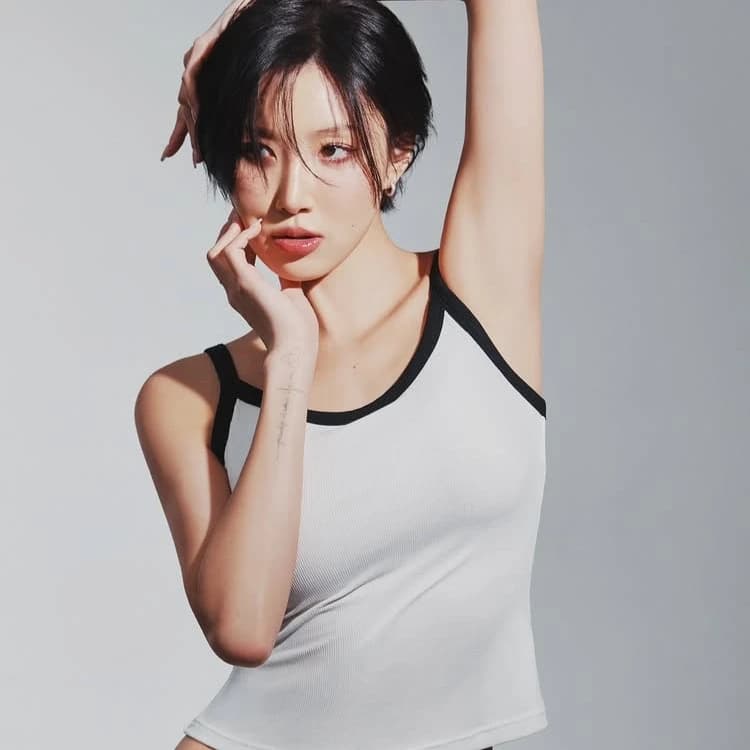 Hwasa portrait