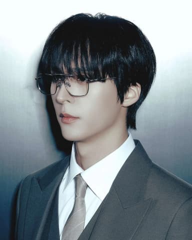 Son Dongwoon portrait