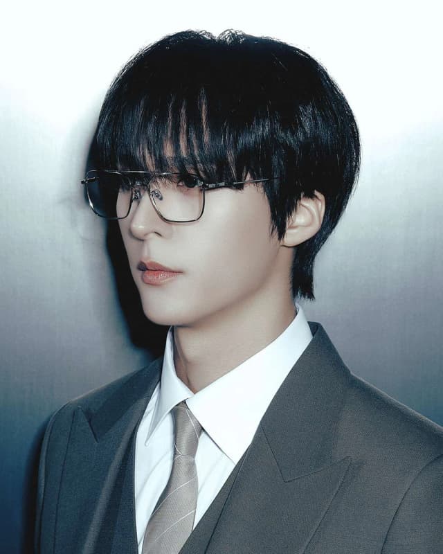 Son Dongwoon portrait
